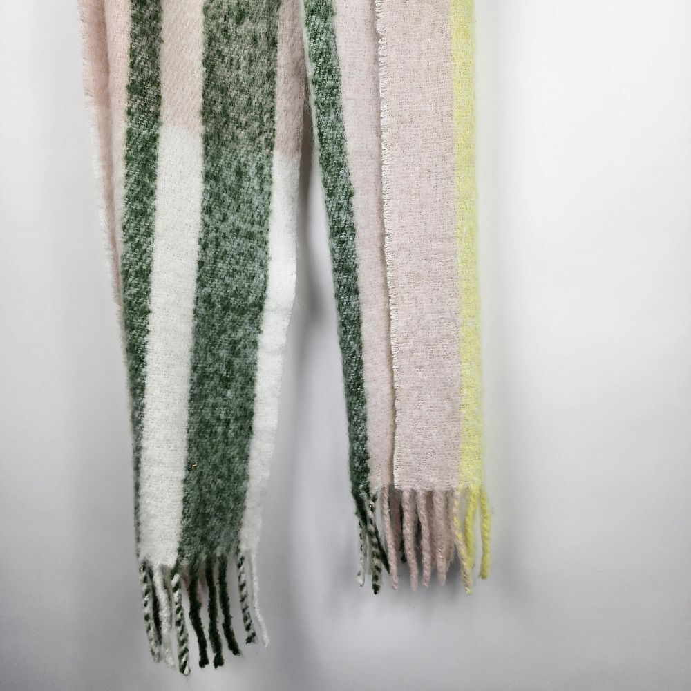 TOPSHOP OS SOFT FUZZY WARM THICK SCARF SCARVES FRINGE STRIPE PLAID NWT NEW PINK - Picture 2 of 5
